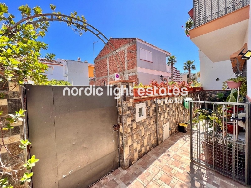 Lovely terraced house in prime location with 3 terraces in Torrox Costa