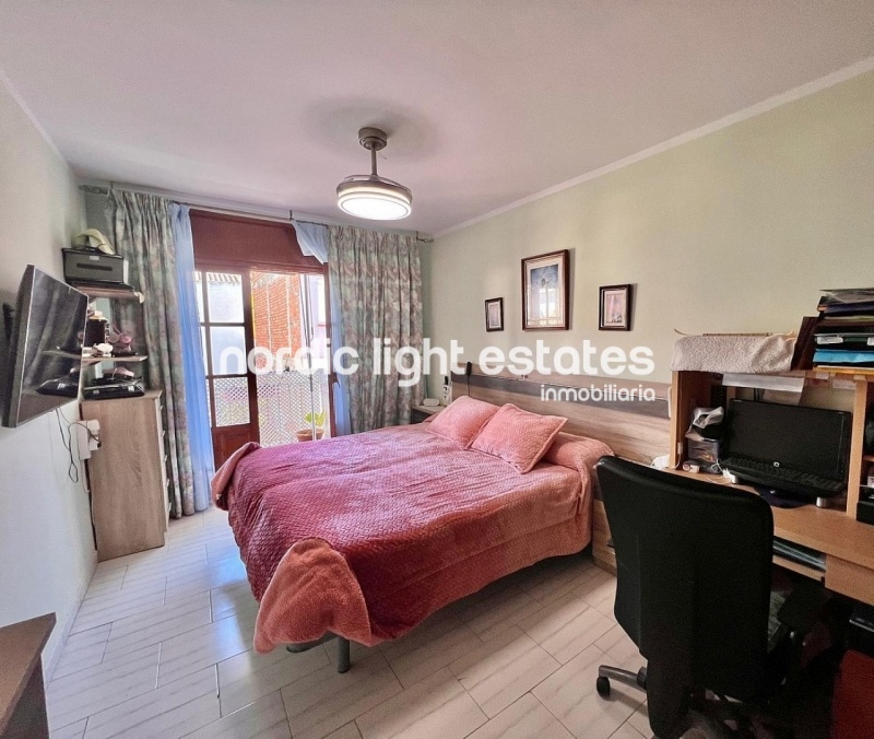 Lovely terraced house in prime location with 3 terraces in Torrox Costa