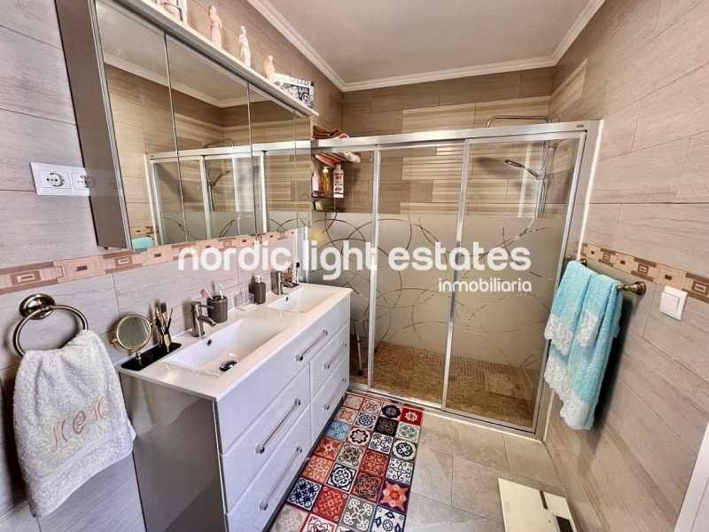 Lovely terraced house in prime location with 3 terraces in Torrox Costa
