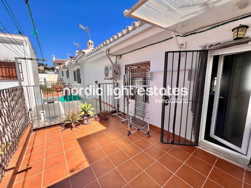 Lovely terraced house in prime location with 3 terraces in Torrox Costa