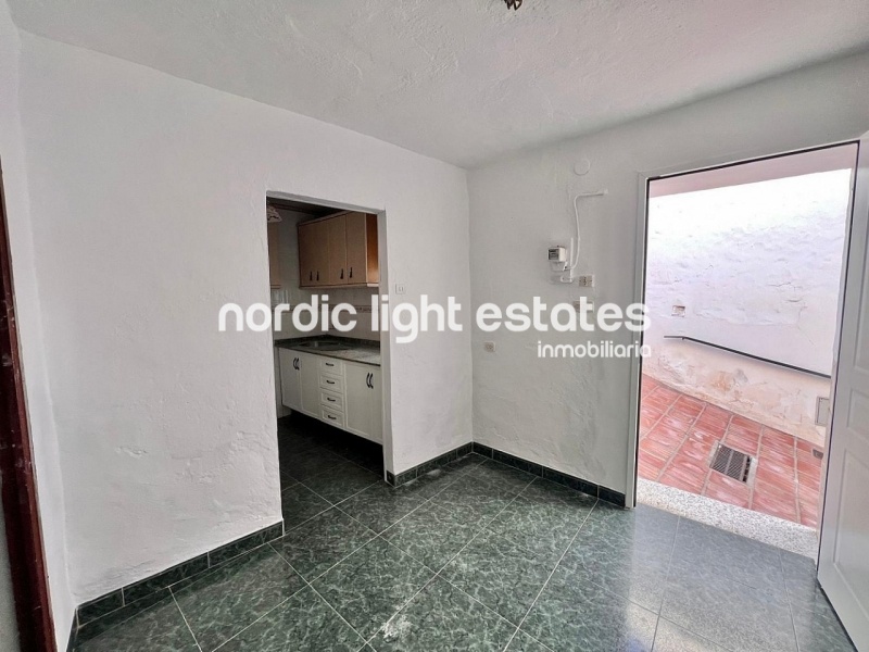 Bargain!!!!!! Town house with large terrace in Torrox