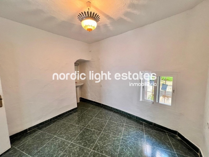 Bargain!!!!!! Town house with large terrace in Torrox