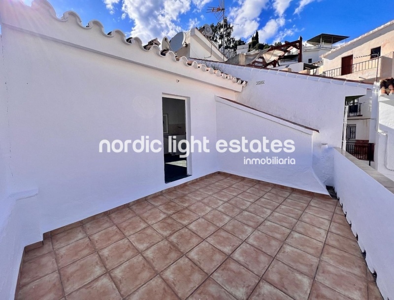 Bargain!!!!!! Town house with large terrace in Torrox