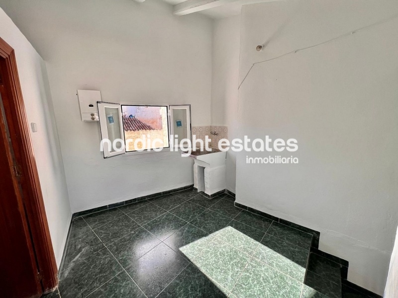Bargain!!!!!! Town house with large terrace in Torrox