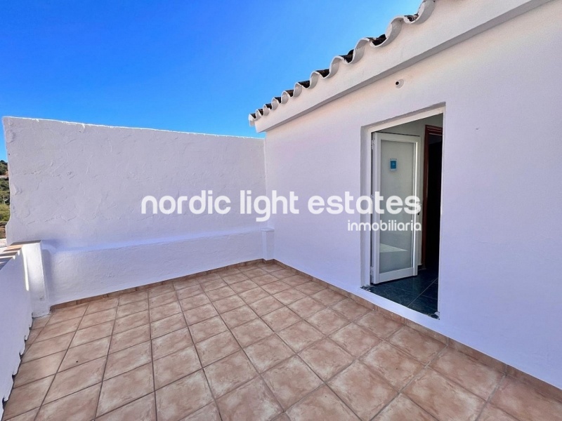 Bargain!!!!!! Town house with large terrace in Torrox