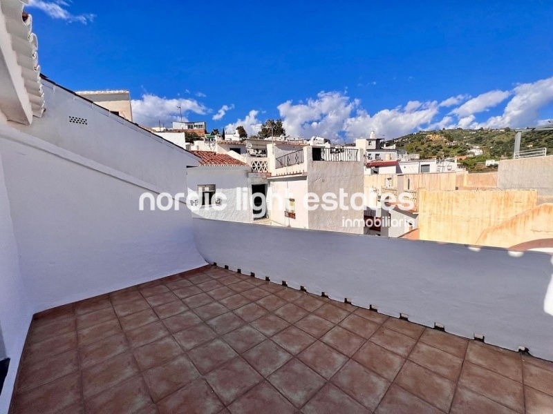 Bargain!!!!!! Town house with large terrace in Torrox