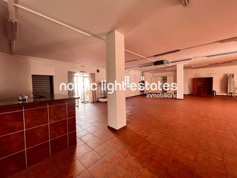 Gran local comercial de 196m2 en El Zoco en Nerja