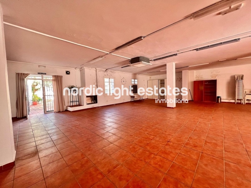 Gran local comercial de 196m2 en El Zoco en Nerja