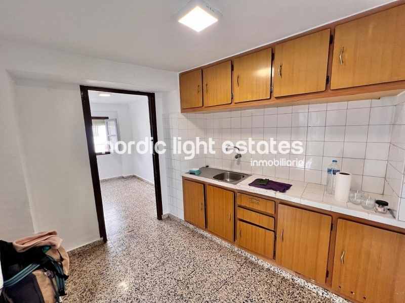 Townhouse with lots of possibilities to renovate en Torrox Pueblo