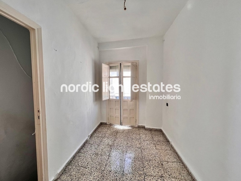 Townhouse with lots of possibilities to renovate en Torrox Pueblo