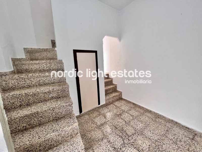 Townhouse with lots of possibilities to renovate en Torrox Pueblo