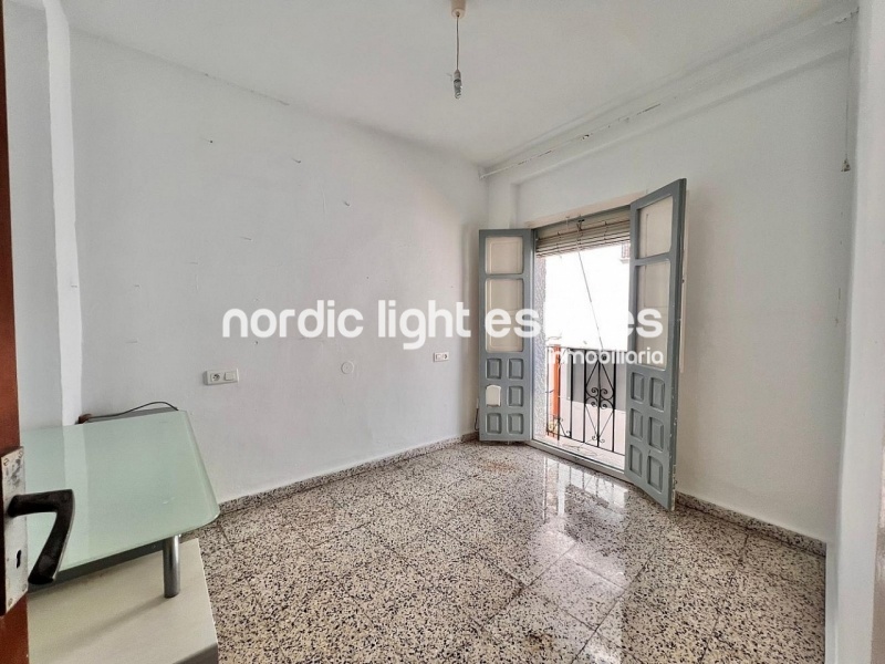 Townhouse with lots of possibilities to renovate en Torrox Pueblo