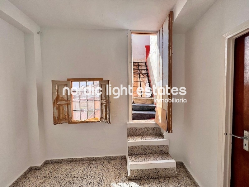 Townhouse with lots of possibilities to renovate en Torrox Pueblo