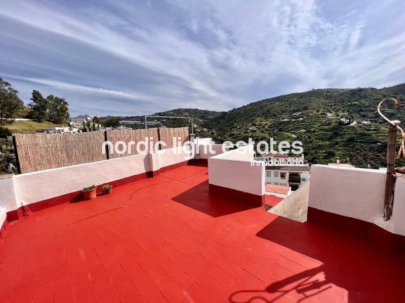 Townhouse with lots of possibilities to renovate en Torrox Pueblo