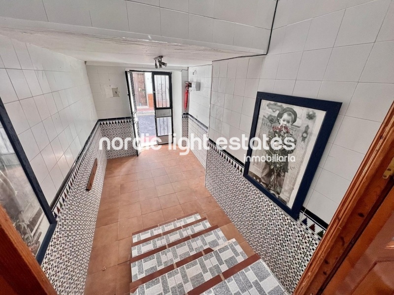 Encantadora casa de pueblo con 3 dormitorios, jardín y terraza en Torrox