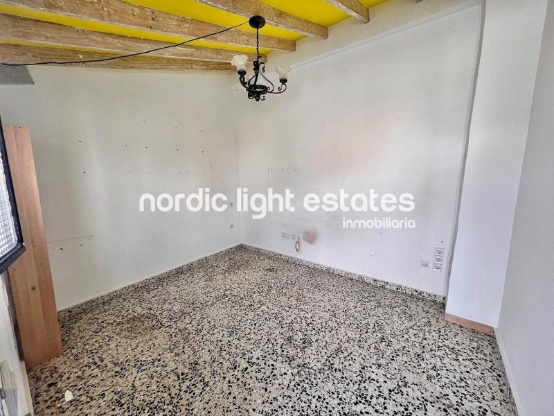 Encantadora casa de pueblo con 3 dormitorios, jardín y terraza en Torrox