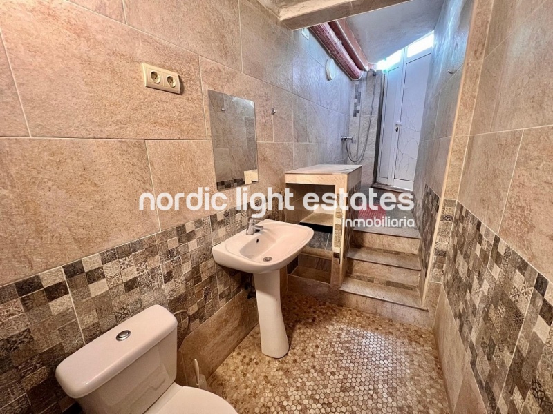 Encantadora casa de pueblo con 3 dormitorios, jardín y terraza en Torrox