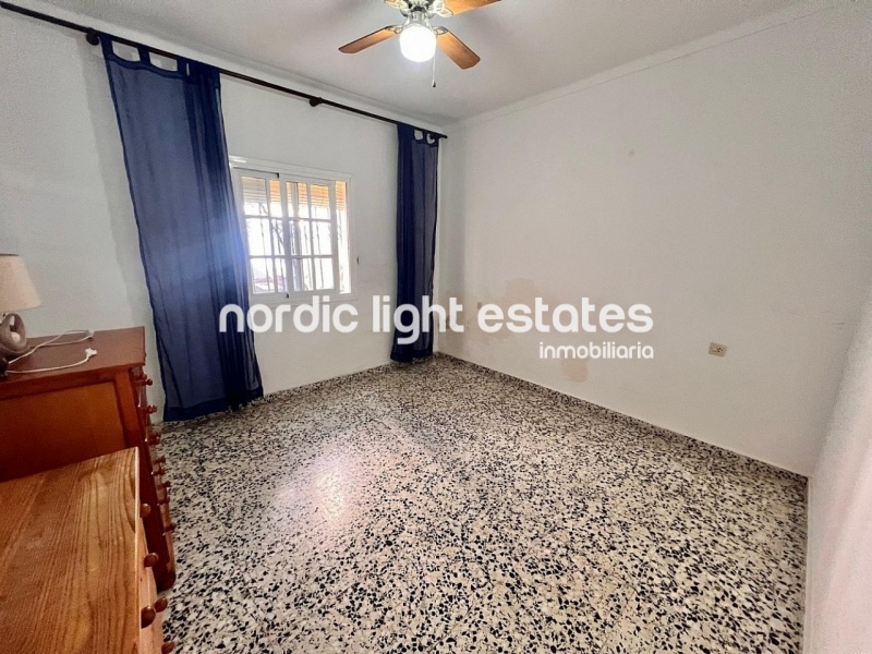 Encantadora casa de pueblo con 3 dormitorios, jardín y terraza en Torrox