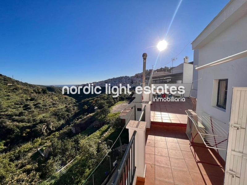 Townhouse 4 beds with the possibility to built an independent estudio