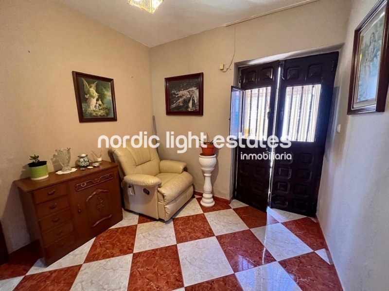 Townhouse 4 beds with the possibility to built an independent estudio