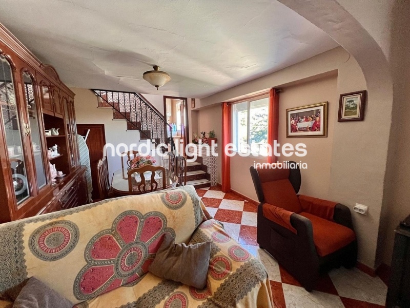 Townhouse 4 beds with the possibility to built an independent estudio