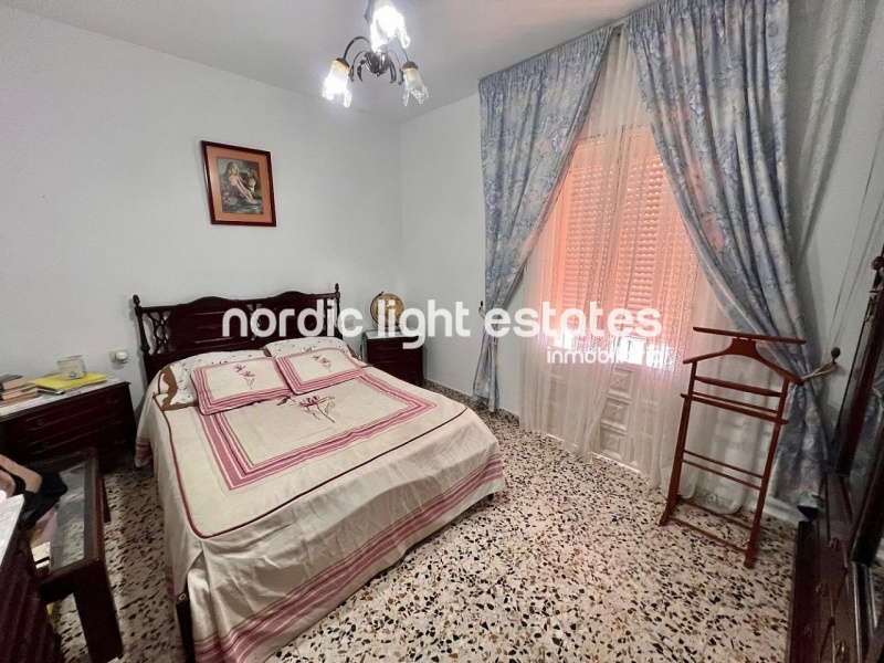 Townhouse 4 beds with the possibility to built an independent estudio