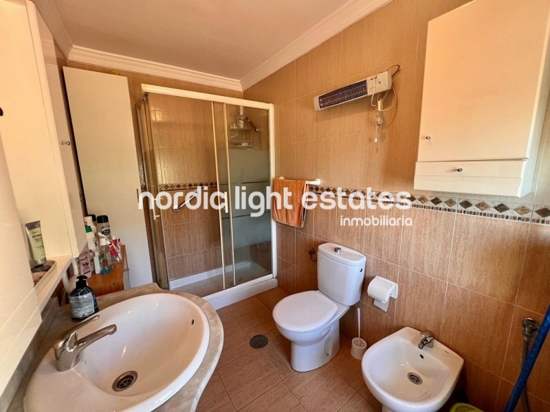 Townhouse 4 beds with the possibility to built an independent estudio