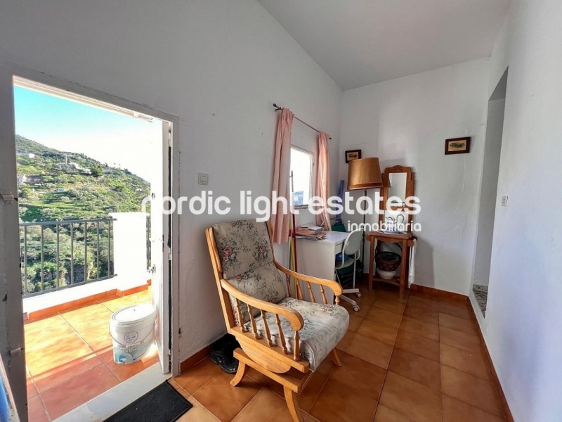 Townhouse 4 beds with the possibility to built an independent estudio