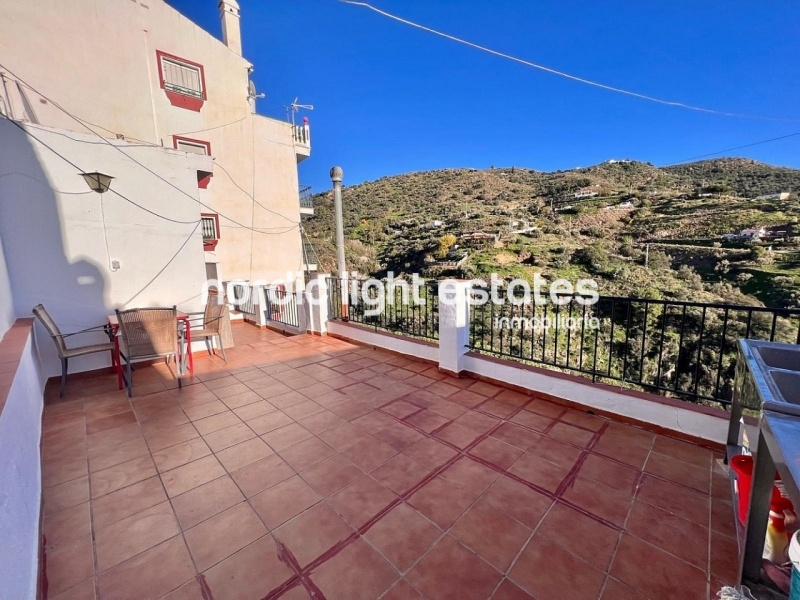 Townhouse 4 beds with the possibility to built an independent estudio