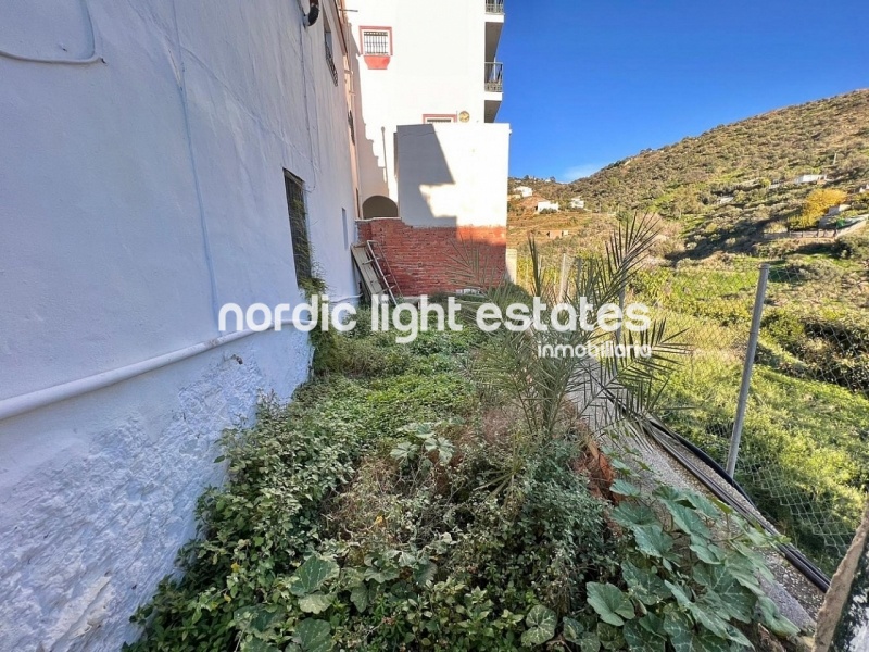 Townhouse 4 beds with the possibility to built an independent estudio