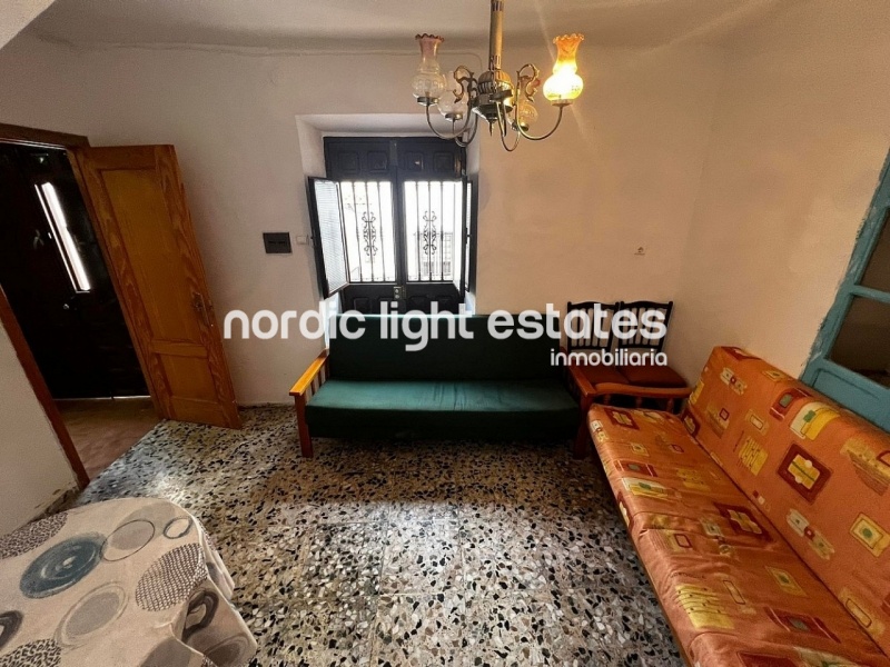 Casa adosada con 2 viviendas, 4 dormitorios, 3 baños en Torrox Pueblo