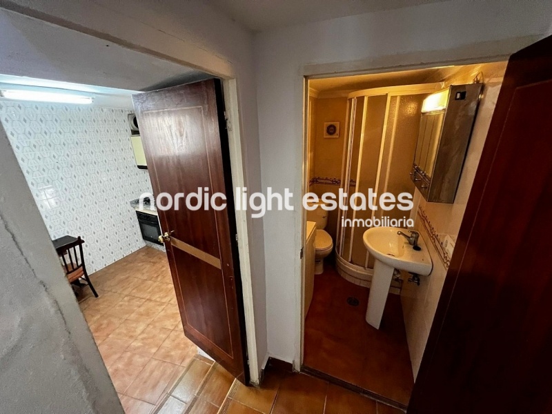 Casa adosada con 2 viviendas, 4 dormitorios, 3 baños en Torrox Pueblo