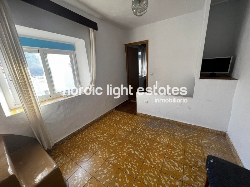 Casa adosada con 2 viviendas, 4 dormitorios, 3 baños en Torrox Pueblo