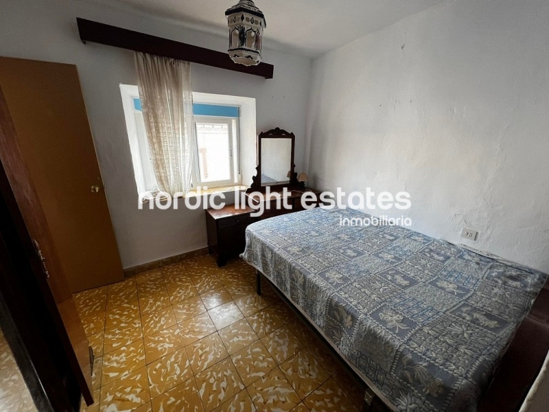 Casa adosada con 2 viviendas, 4 dormitorios, 3 baños en Torrox Pueblo