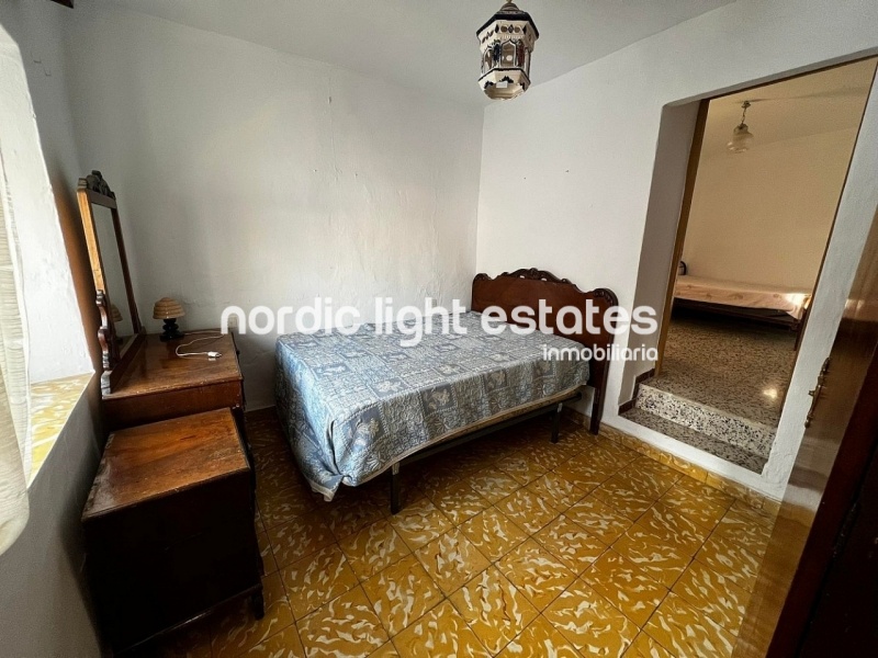 Casa adosada con 2 viviendas, 4 dormitorios, 3 baños en Torrox Pueblo