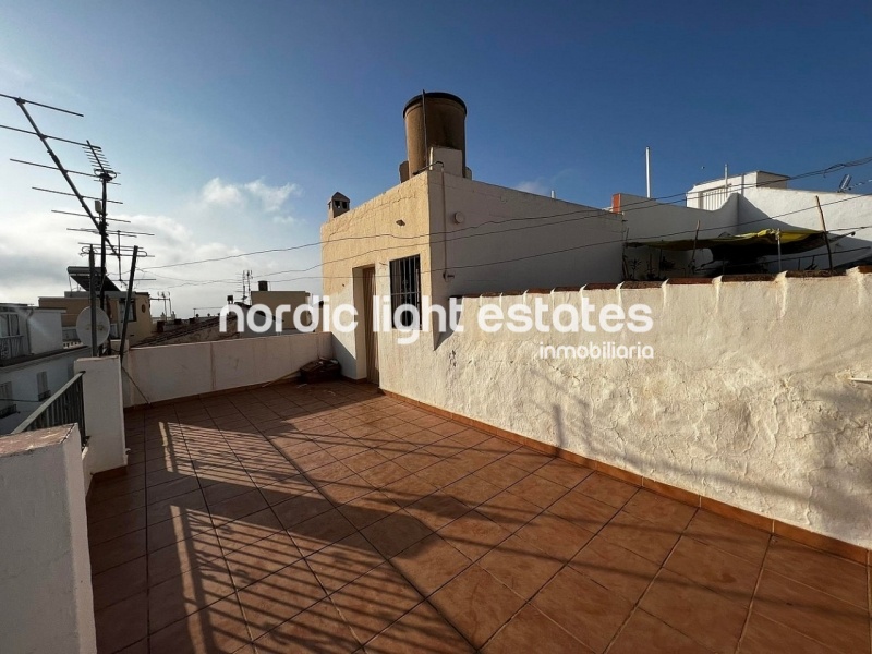 Casa adosada con 2 viviendas, 4 dormitorios, 3 baños en Torrox Pueblo