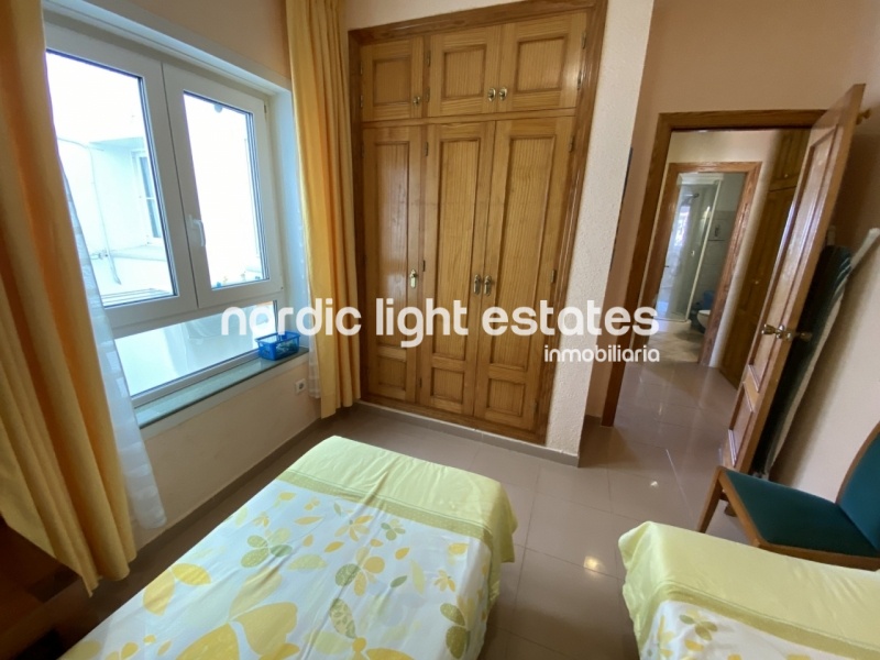 Excellent topfloor apartment second line Torrecilla Beach