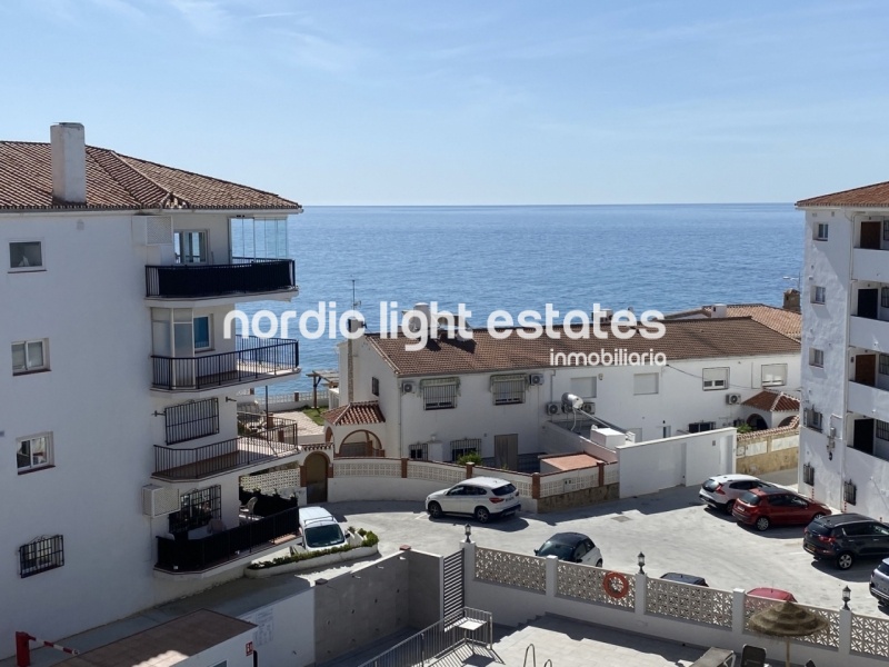 Excellent topfloor apartment second line Torrecilla Beach