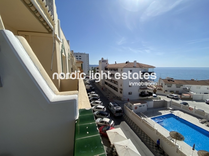 Excellent topfloor apartment second line Torrecilla Beach