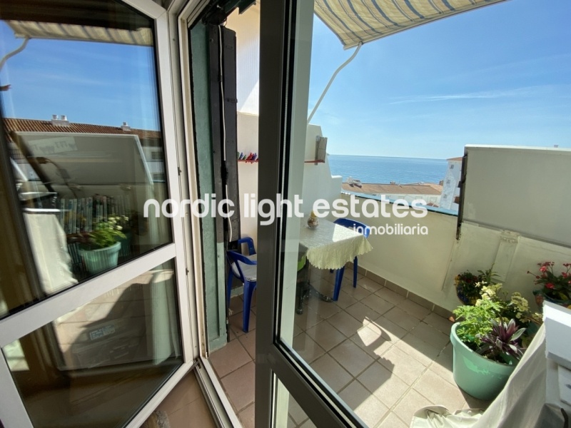 Excellent topfloor apartment second line Torrecilla Beach