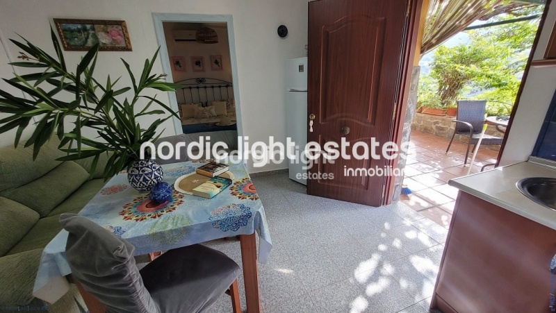 Linda casa de campo en una parcela de 9000m2 con aguacates en producción y varios árboles frutales