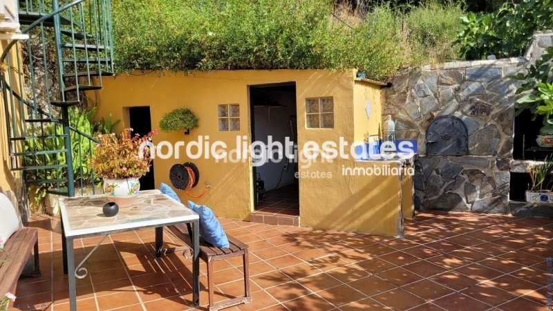Linda casa de campo en una parcela de 9000m2 con aguacates en producción y varios árboles frutales