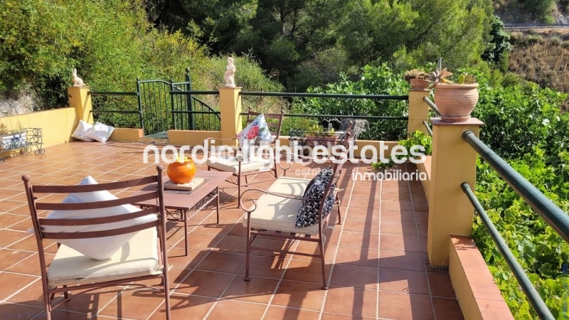 Cosy country house on a plot of 9000 sqm with avocado production and many different fruit trees