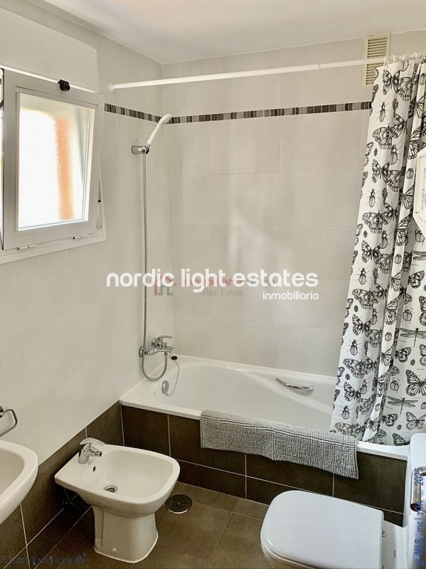 Apartment in perfect condition with 2 terrazas and parking space in Caleta de Vélez