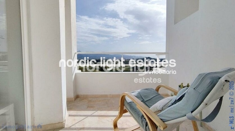 Moderna casa adosada con diseño minimalista en Torre del Mar