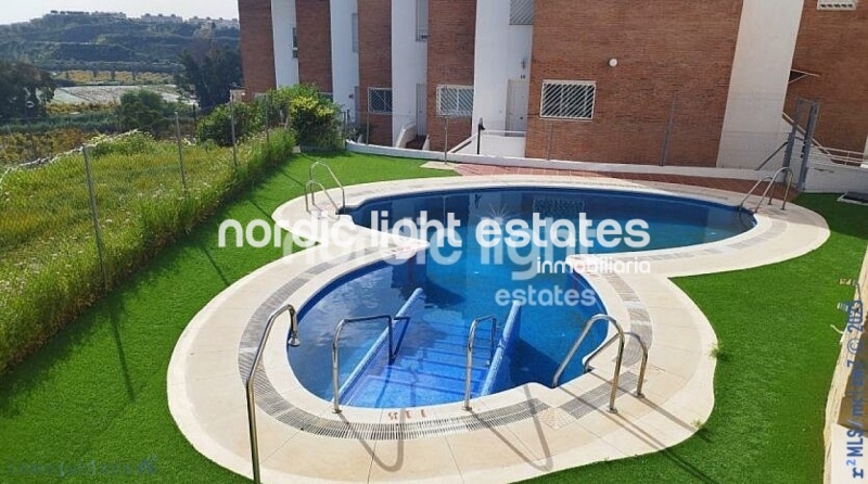 Moderna casa adosada con diseño minimalista en Torre del Mar