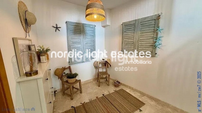 Moderna casa adosada con diseño minimalista en Torre del Mar