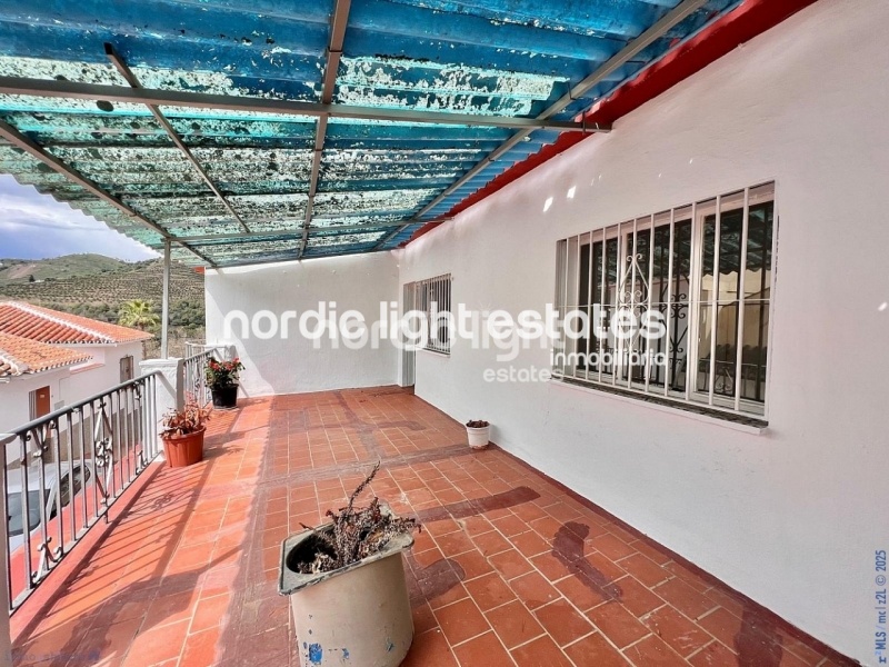 Spacious townhouse with an independent studio in Torrox Pueblo