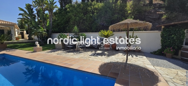 Exceptional villa with landscaped gardens, a pool, 2 enclosed garages, a sauna and much more