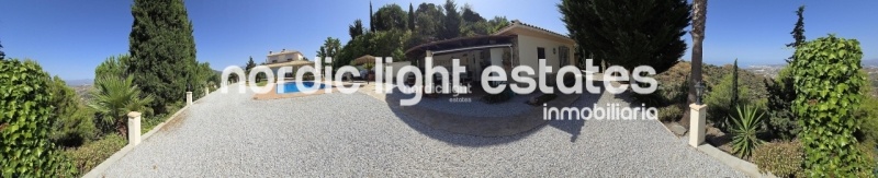Exceptional villa with landscaped gardens, a pool, 2 enclosed garages, a sauna and much more